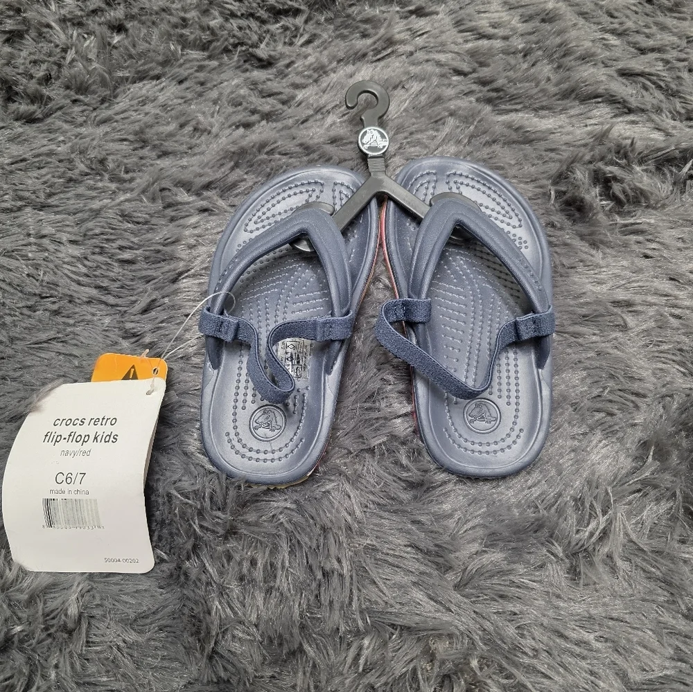 Crocs- Navy Retro Kids Flip Flop. Size 6-7. NWT!